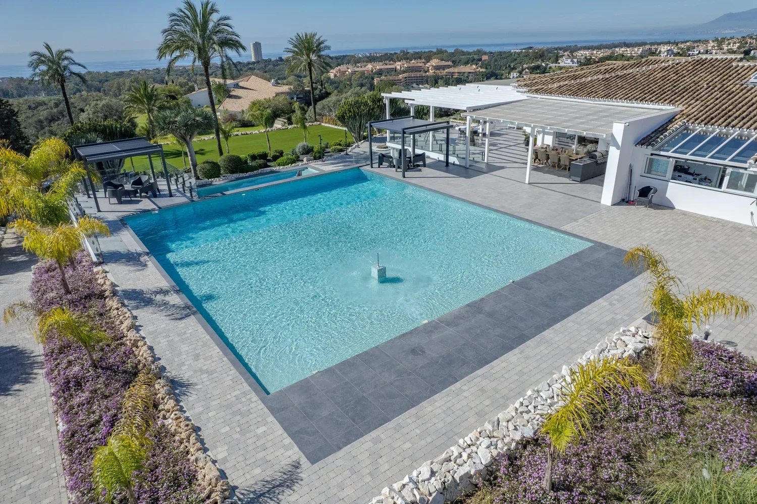 Luxe villa met zwembad en uitzicht op de Costa del Sol